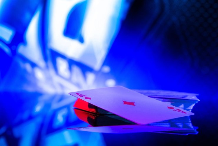 Tampilan meja Texas Hold'em Bonus di aplikasi buka slot dengan kartu dealer dan komunal yang terlihat jelas